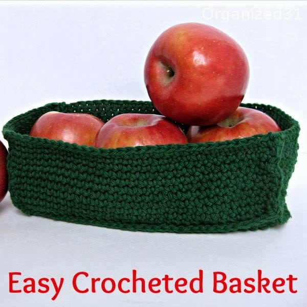 a green crocheted basked with apples in it with title text reading Easy Crocheted Basket 