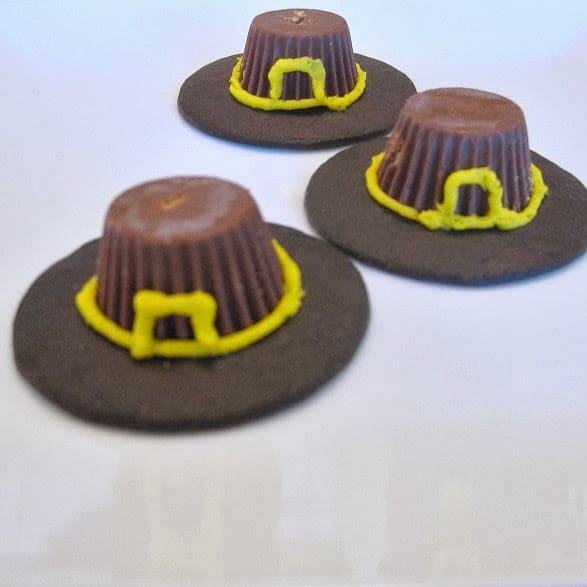 3 cookies decorated to look like a pilgrim hat