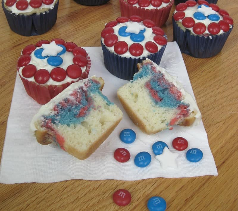 Easy Captain America Cupcakes with M&MS - Organized 31 #HeroesEatMMs #Collective Bias #shop