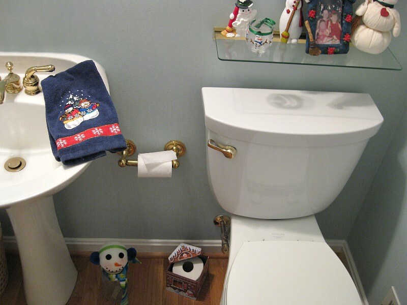bathroom decorated for Christmas and decorated box with roll of toilet paper