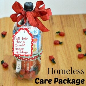 Make this Give Happiness Homeless Care Package to celebrate Thanksgiving and the holiday season. #GIveHappiness [ad]