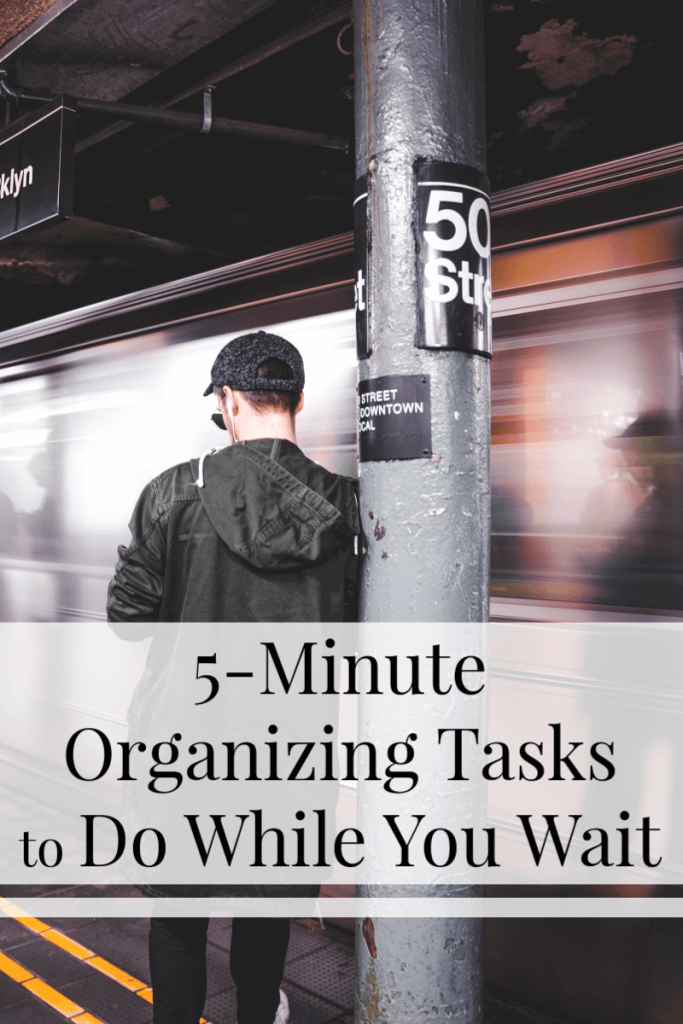 Don't waste those 5 to 15 minutes spent waiting at an appointment, for the train or for a friend. These 5-minute organizing tasks can be done while waiting.